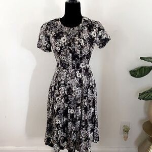 LIZA LUXE dress -floral w/Peter Pan collar